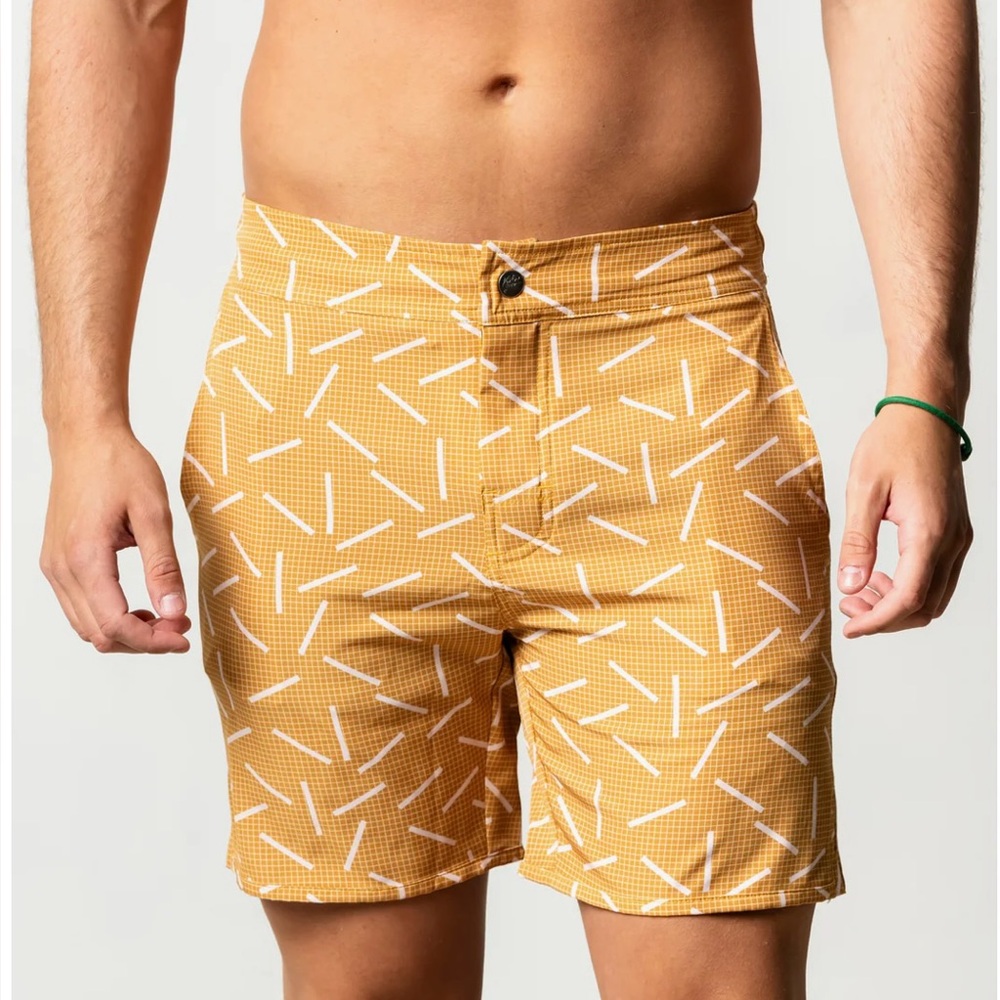 Kortni Jeane Off The Grid | Men's Boardies Size 32.
